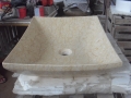 長方形のベージュ大理石のバスルーム シンク