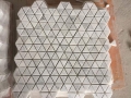 三角形白のカララ大理石モザイク