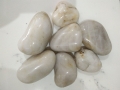 高い洗練された白い小石石の 3-5 cm